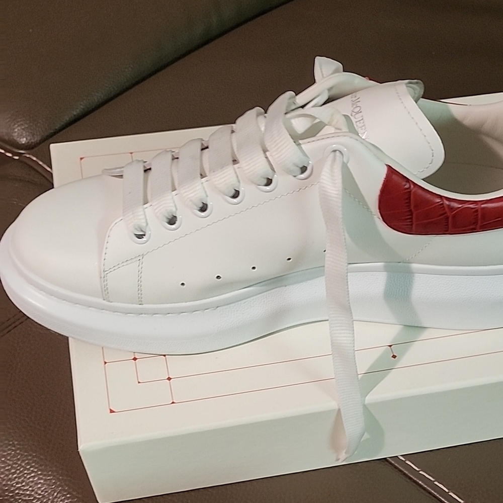 Chic White Sneakers with Red Detail